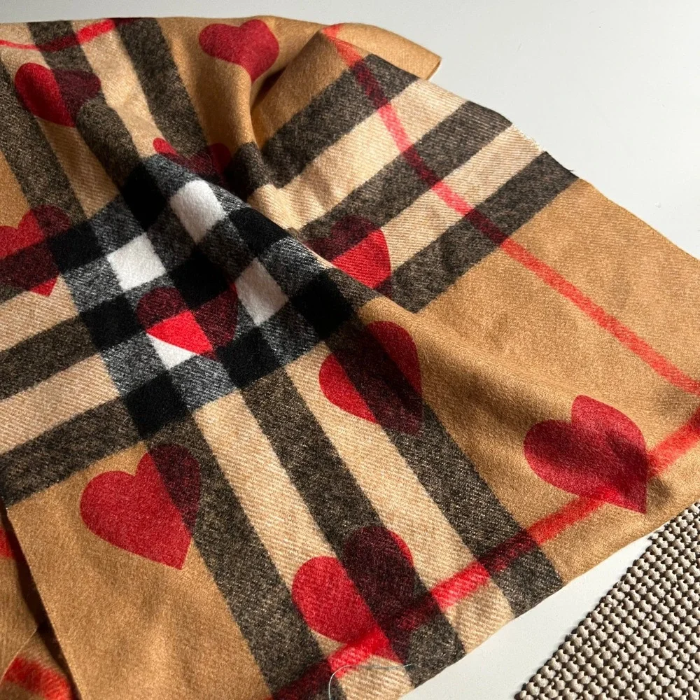Burberry Cashmere Scarf Camel Check Red Heart Print‎ Made in Scotland Fringe